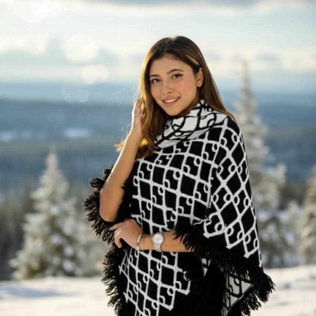 BLACK/WHITE CHECK PONCHO